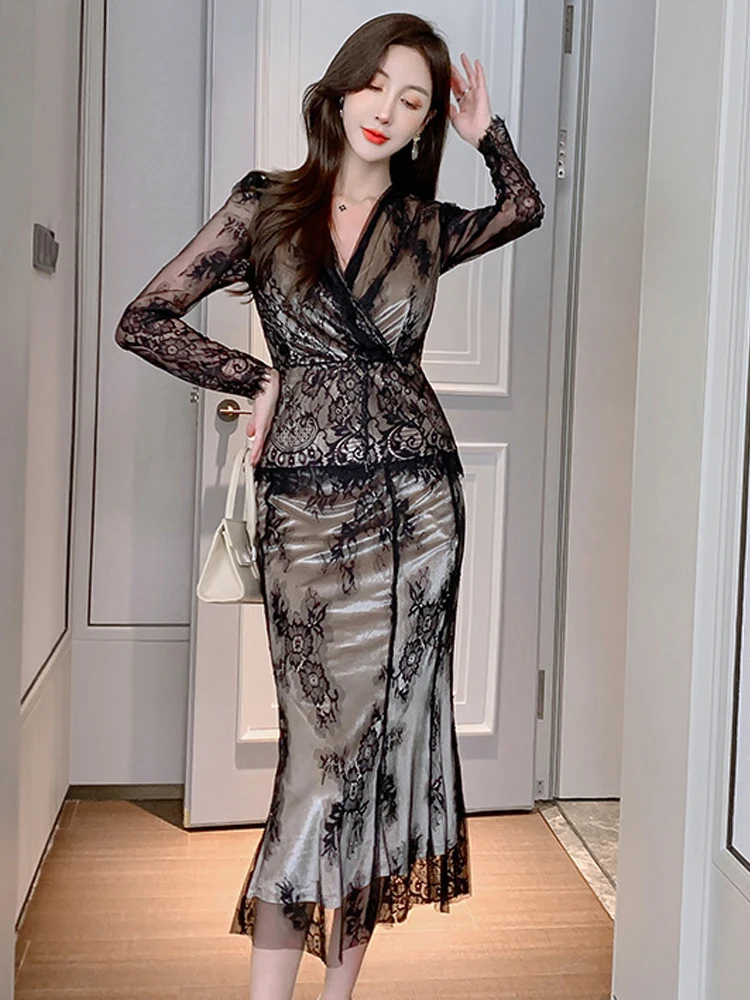 Autumn Women 2 Piece Skirts Set Elegant Retro Black Lace Embroidery Flowers Hollow Long Sleeve Top Midi Skirt Office Party Suit
Autumn Women 2 Piece Skirts Set Elegant Retro Black Lace Embroidery Flowers Hollow Long Sleeve Top Midi Skirt Office Party Suit