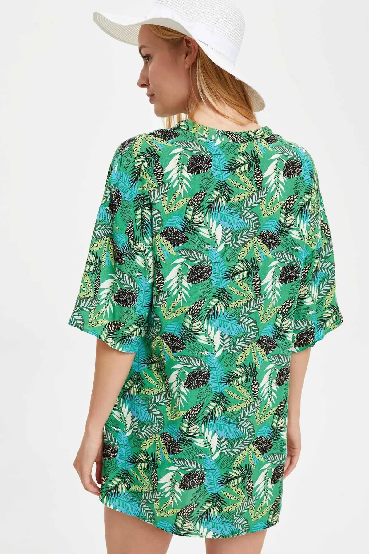 Summer 2021 New Leaf Printed Women Bikini Cover up Beach Dress for Ladies Bathing Suit Tunic Robe Pareo Chic Beachwear 
Summer 2021 New Leaf Printed Women Bikini Cover up Beach Dress for Ladies Bathing Suit Tunic Robe Pareo Chic Beachwear