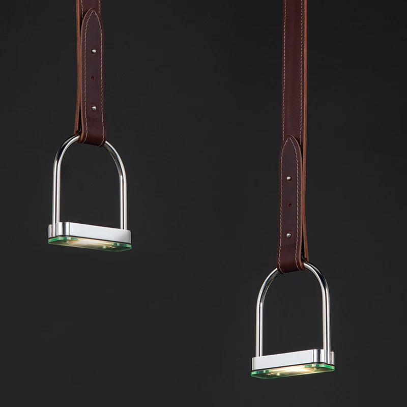 Скандинавская постмодернистская маленькая люстра из коричневой кожи, артистическая креативная американская маленькая люстра, светящаяся кожаная люстра 
Скандинавская постмодернистская маленькая люстра из коричневой кожи, артистическая креативная американская маленькая люстра, светящаяся кожаная люстра