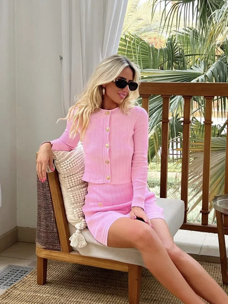 Women Fashion Pink Full Sleeves Cropped Knitted Outerwear A-Line Buttoned Pockets Mini Skirts 2022 Summer Casual Two Piece Sets
Women Fashion Pink Full Sleeves Cropped Knitted Outerwear A-Line Buttoned Pockets Mini Skirts 2022 Summer Casual Two Piece Sets