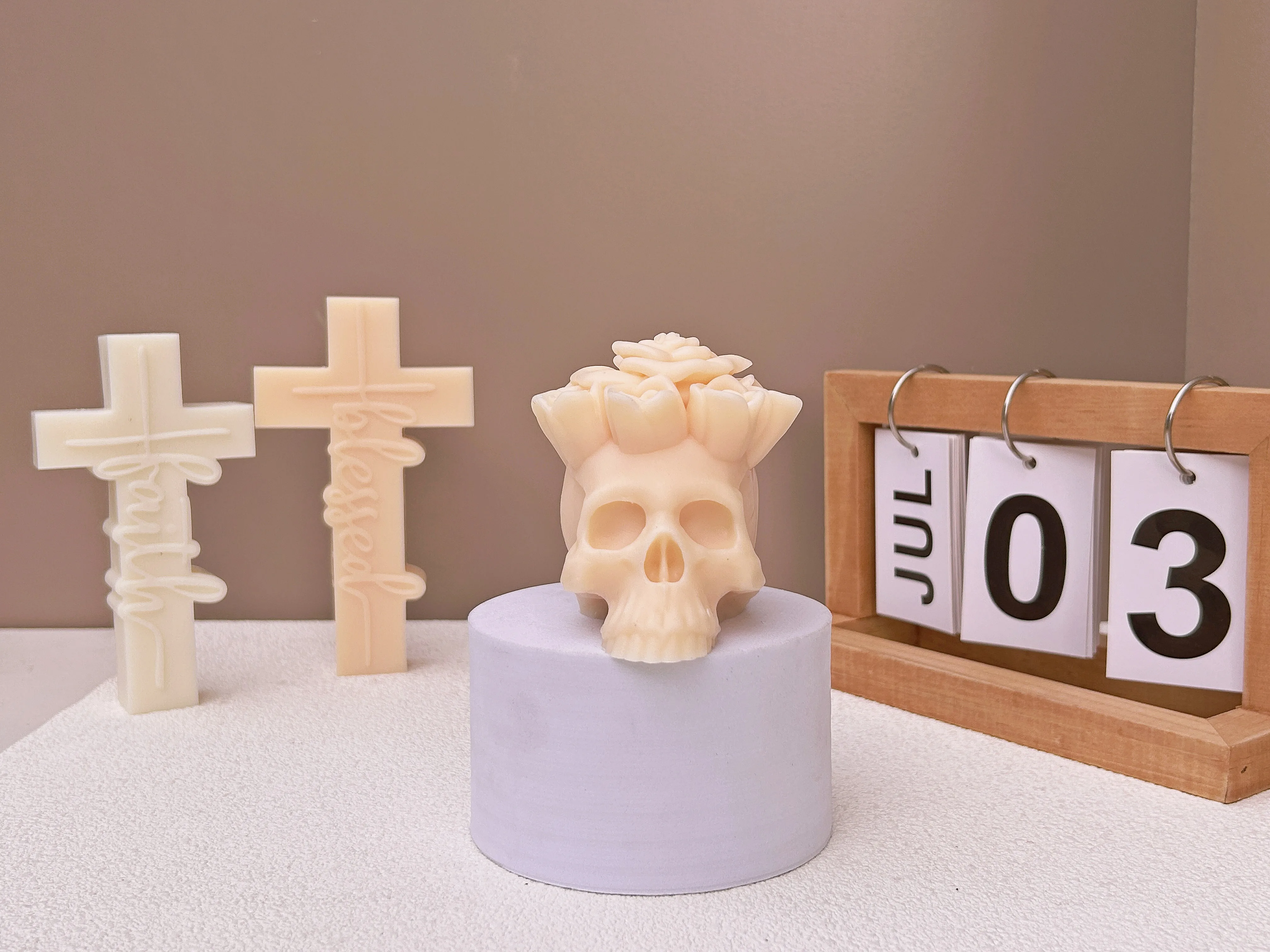 3D Roses Skull Candle Mold DIY Halloween Skull Candle Mold Candle Making Gypsum Soap Epoxy Resin Mold Gift Home Decor
3D Roses Skull Candle Mold DIY Halloween Skull Candle Mold Candle Making Gypsum Soap Epoxy Resin Mold Gift Home Decor