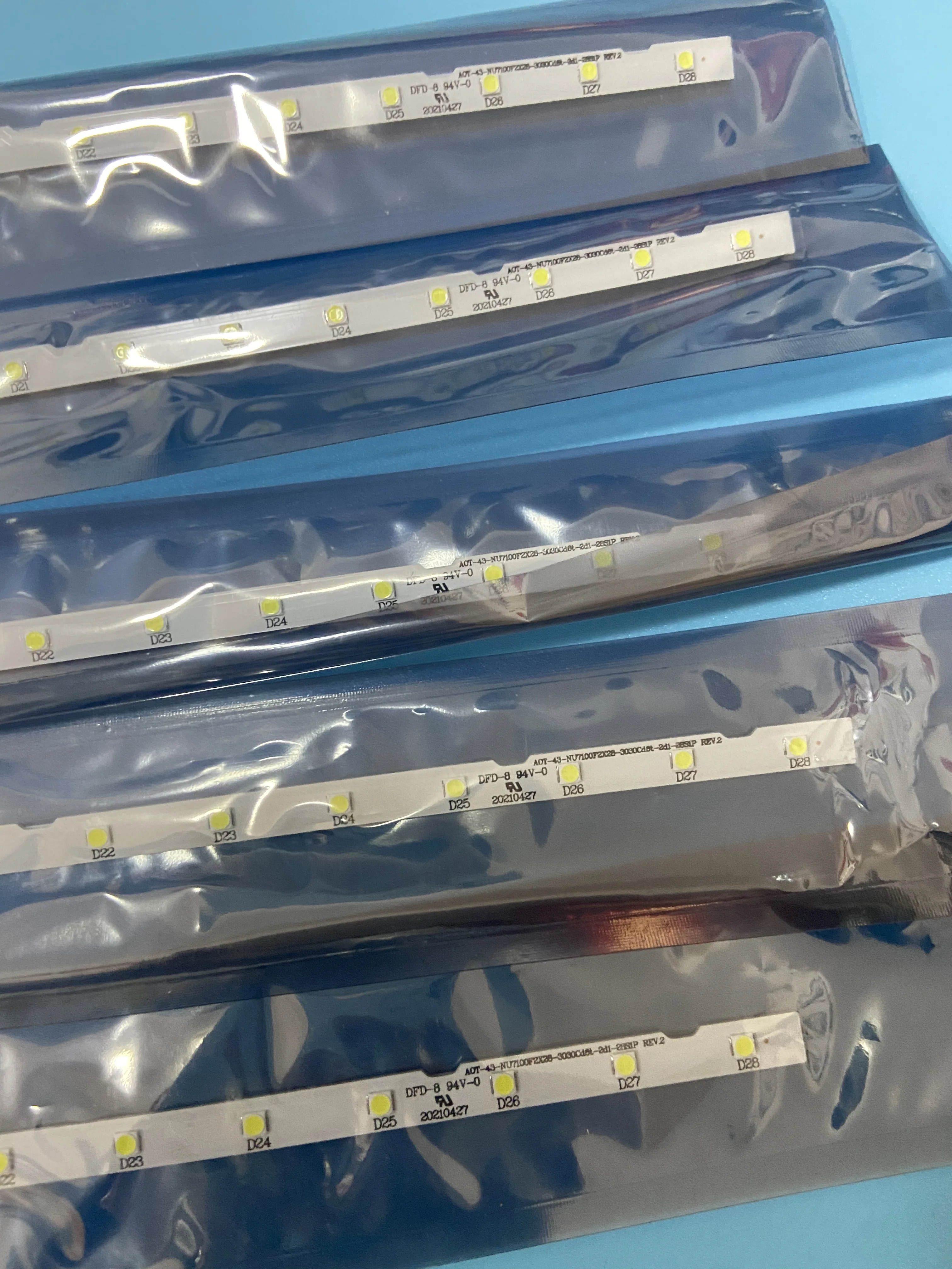 1LOT-10PCS Samsung 43-49 and 50 to 55 inch UE49NU7175U AOT_49_NU7300_NU7100 light bar 43 inches 462 mm - 3030-28 light two pair
1LOT-10PCS Samsung 43-49 and 50 to 55 inch UE49NU7175U AOT_49_NU7300_NU7100 light bar 43 inches 462 mm - 3030-28 light two pair