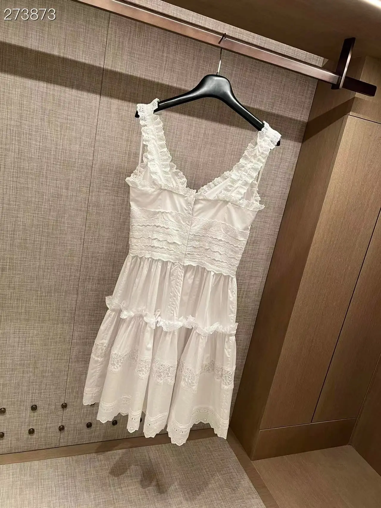 Fyion Fashion Runway 2022 Summer Dress Women Jacquard Spaghetti Strap Holiday Party Cascading Ruffles Lace Dress
Fyion Fashion Runway 2022 Summer Dress Women Jacquard Spaghetti Strap Holiday Party Cascading Ruffles Lace Dress