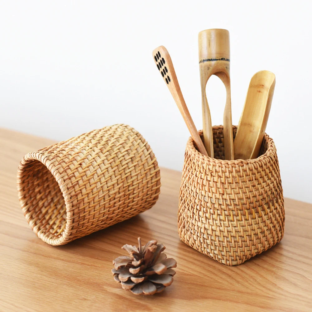 High Quality Rattan Chopsticks Tube Shovel Spoon Bucket Dinner Knives Forks Tableware Storage Box Home Storage Baskets Organizer
High Quality Rattan Chopsticks Tube Shovel Spoon Bucket Dinner Knives Forks Tableware Storage Box Home Storage Baskets Organizer