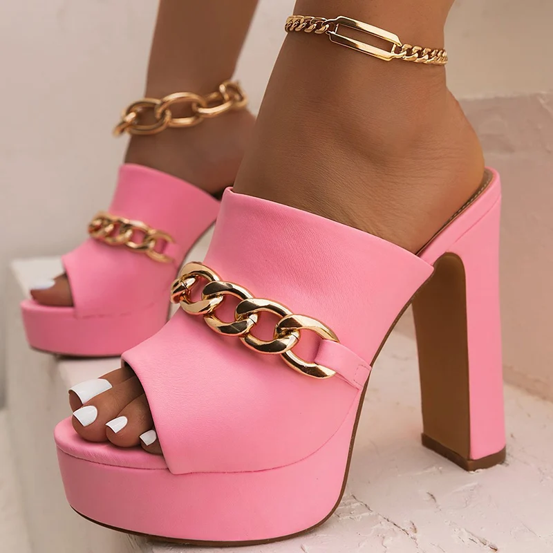 2022 Summer New Peep Toe Metal Chain Outdoor Slippers Europe and America Plus Size Sexy High Heels Sandals Women Platform Shoes
2022 Summer New Peep Toe Metal Chain Outdoor Slippers Europe and America Plus Size Sexy High Heels Sandals Women Platform Shoes