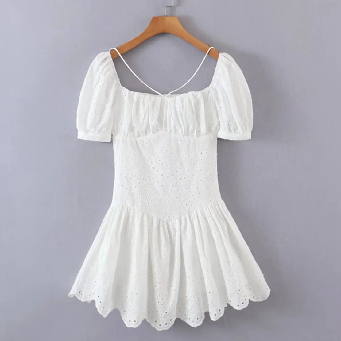 Jenny&Dave 2022 Summer Ins Fashion Blogger Vintage Lace Embroidery Square Collar Cotton Pure White Casual Mini Dress Women
Jenny&Dave 2022 Summer Ins Fashion Blogger Vintage Lace Embroidery Square Collar Cotton Pure White Casual Mini Dress Women