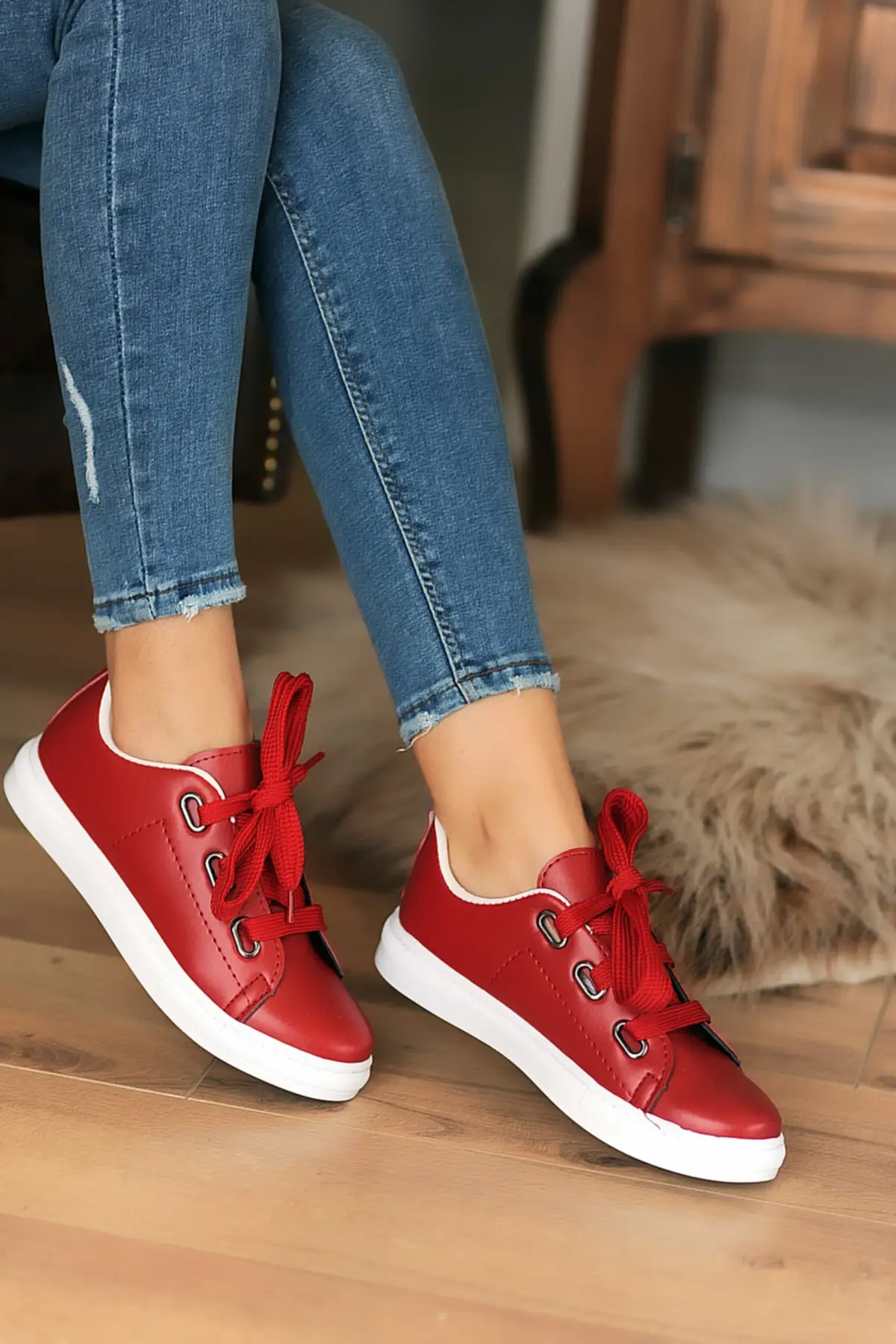 Красные кроссовки
Красные кроссовки