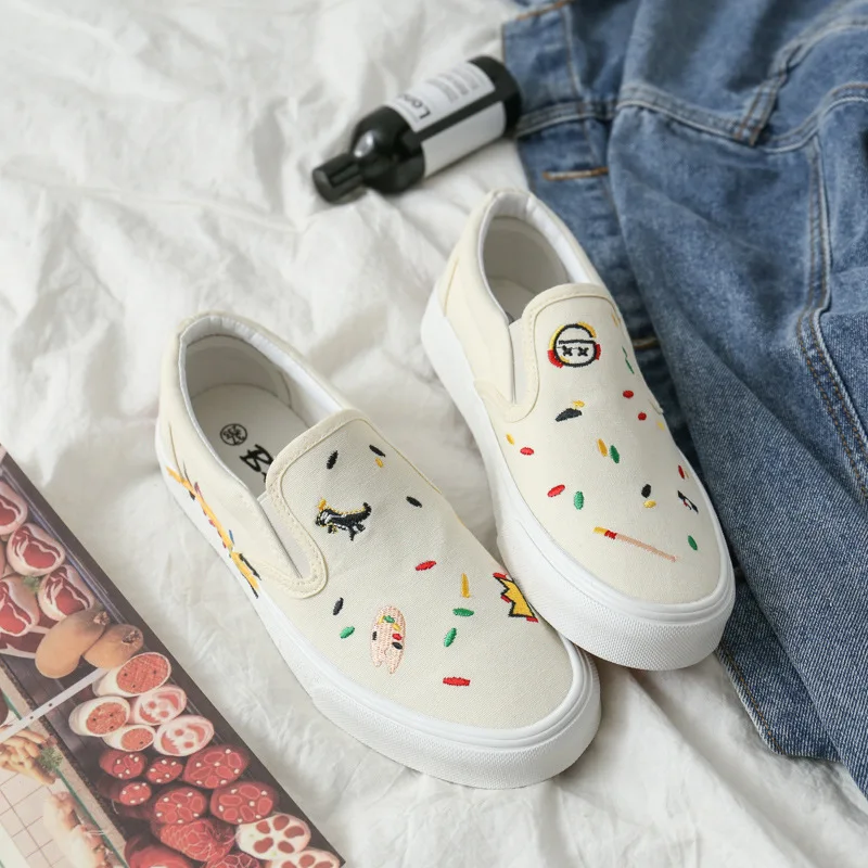Summer Graffiti Embroidery Loafers Canvas Shoes Female White Shoes Wild Female Skateboard Sneakers White Shoes 
Summer Graffiti Embroidery Loafers Canvas Shoes Female White Shoes Wild Female Skateboard Sneakers White Shoes