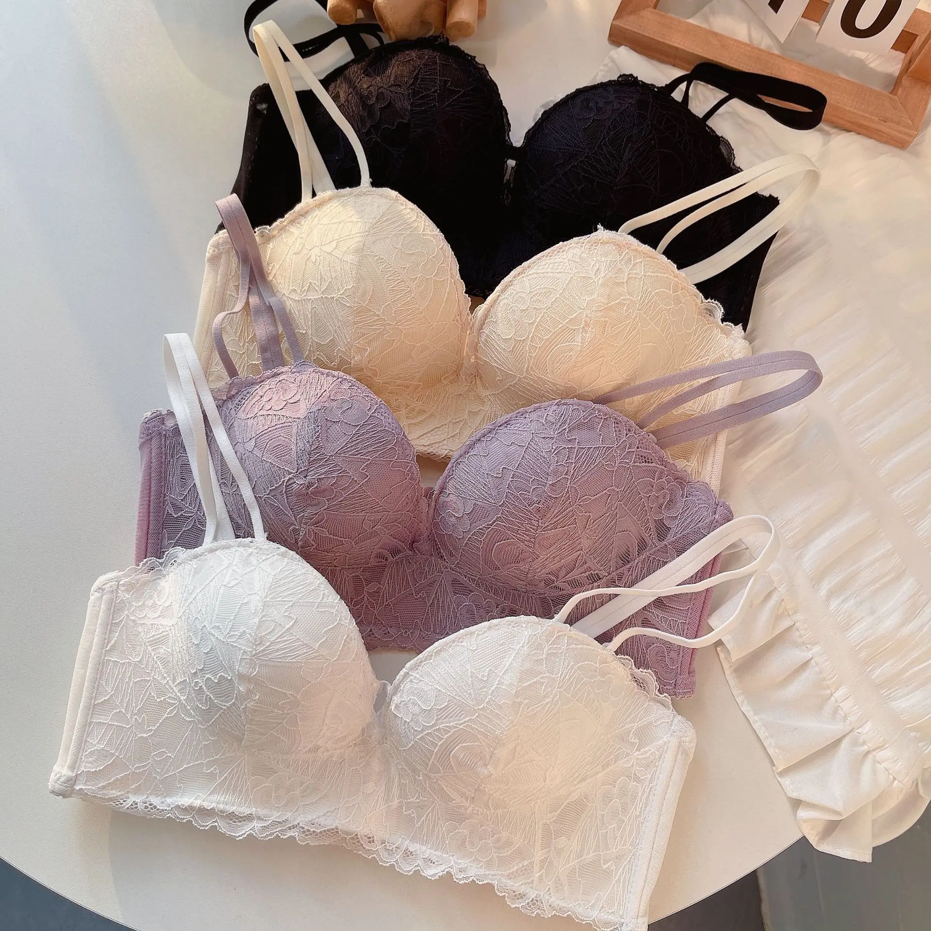 Sexy no-strap latex lingerie summer non-slip invisible off-shoulder bra top bra set no steel ring bra
Sexy no-strap latex lingerie summer non-slip invisible off-shoulder bra top bra set no steel ring bra