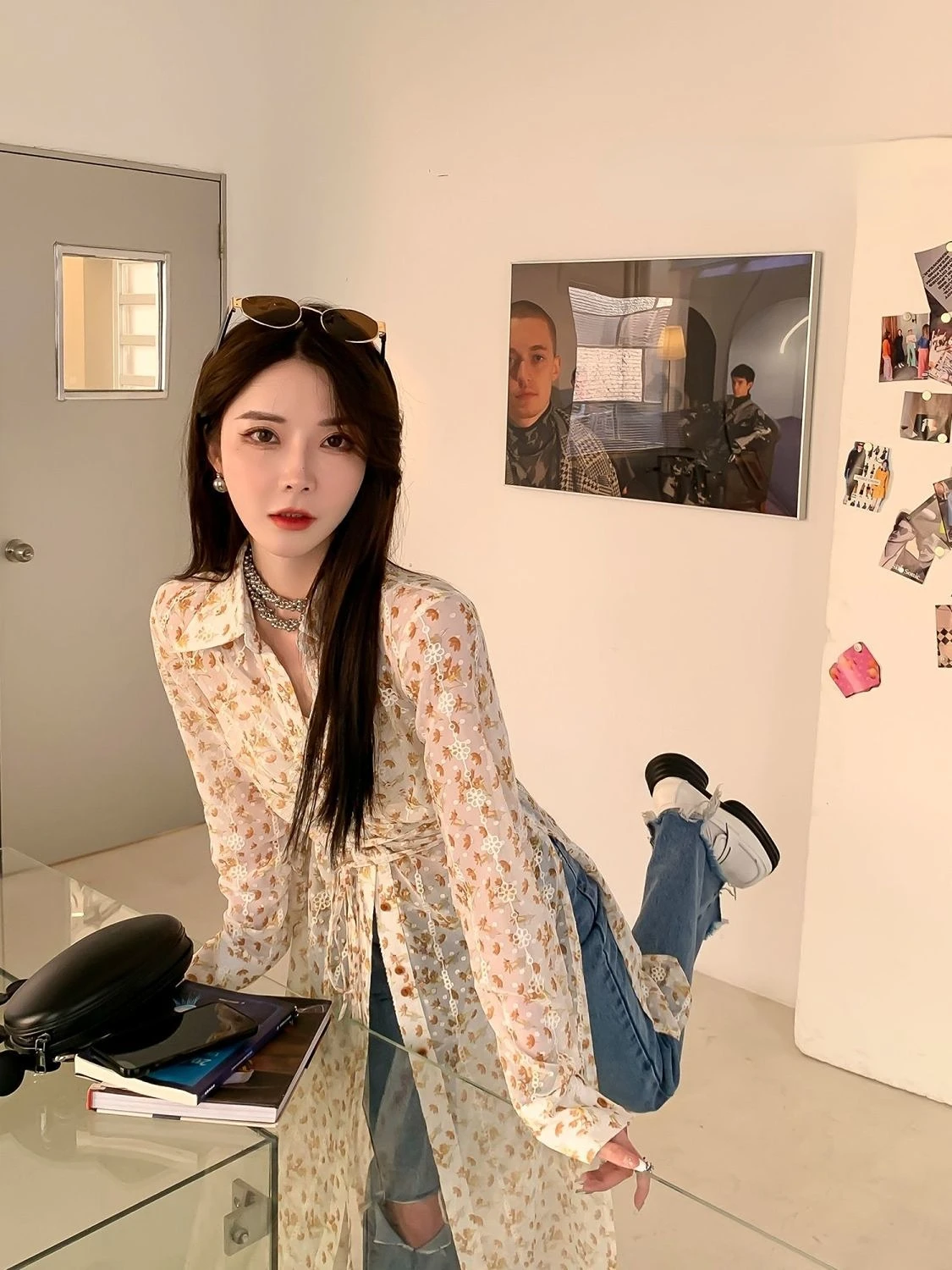 Женская юбка-рубашка средней длины с длинным рукавом и цветочным принтом
Женская юбка-рубашка средней длины с длинным рукавом и цветочным принтом