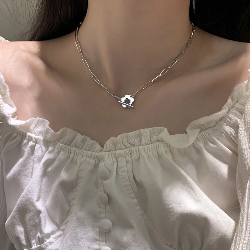 Silver Color Flower Choker Collar Chain Necklace For Woman Korean Fashion Square Chain OT Buckle Female Fashion Jewelry Gifts
Silver Color Flower Choker Collar Chain Necklace For Woman Korean Fashion Square Chain OT Buckle Female Fashion Jewelry Gifts