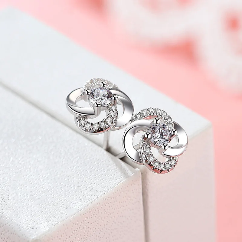 New Windmill Shaped Stud Earrings for Women Classic Wedding Engagement Elegant Lady Earrings Brilliant Cubic Zirconia Jewelry
New Windmill Shaped Stud Earrings for Women Classic Wedding Engagement Elegant Lady Earrings Brilliant Cubic Zirconia Jewelry