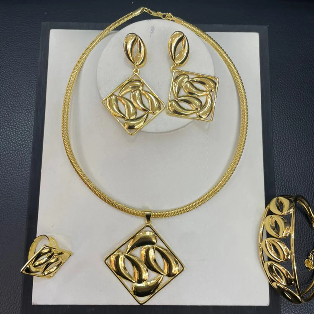Women Square 4 pcs Set Bracelet Ring Earring Necklace Jewelry Set Fashion Wedding Accessories 18k Gold Plated Dubai Jewelry Set
Women Square 4 pcs Set Bracelet Ring Earring Necklace Jewelry Set Fashion Wedding Accessories 18k Gold Plated Dubai Jewelry Set