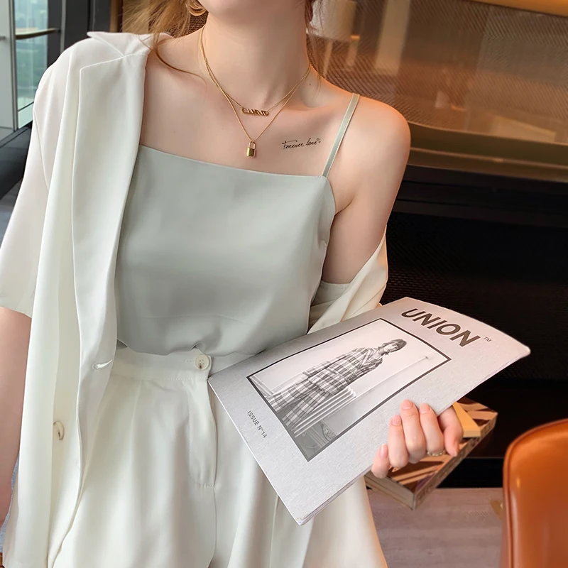 Шелковый жилет на бретельках, Женский костюм с белым ацетатным атласным топом внутри, тонкий светильник милый и пряный Топ для лета
Шелковый жилет на бретельках, Женский костюм с белым ацетатным атласным топом внутри, тонкий светильник милый и пряный Топ для лета