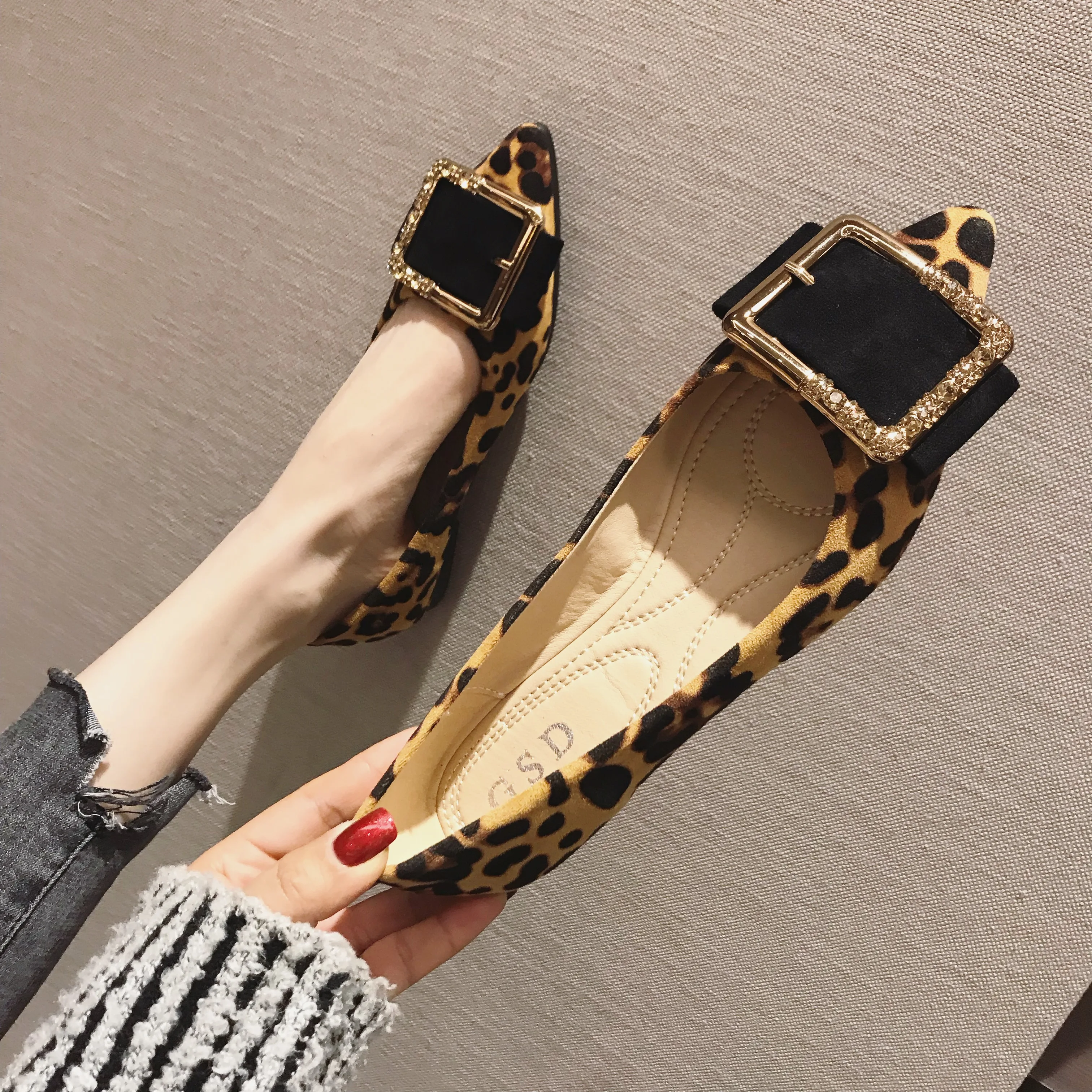 Leopard Women Shoes Warm Plush Loafers Women Flats Big Size Flock Metal Decoration Square Toe Flat Shoes For Woman
Leopard Women Shoes Warm Plush Loafers Women Flats Big Size Flock Metal Decoration Square Toe Flat Shoes For Woman