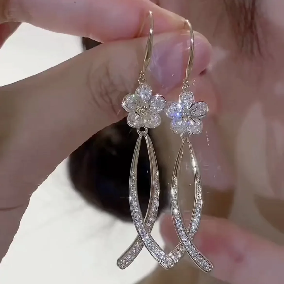 Fashion Zircon Gold Colour Flower Cross Tassel Earrings Women's Personality Fashion Earrings Wedding Jewelry Birthday Gifts
Fashion Zircon Gold Colour Flower Cross Tassel Earrings Women's Personality Fashion Earrings Wedding Jewelry Birthday Gifts