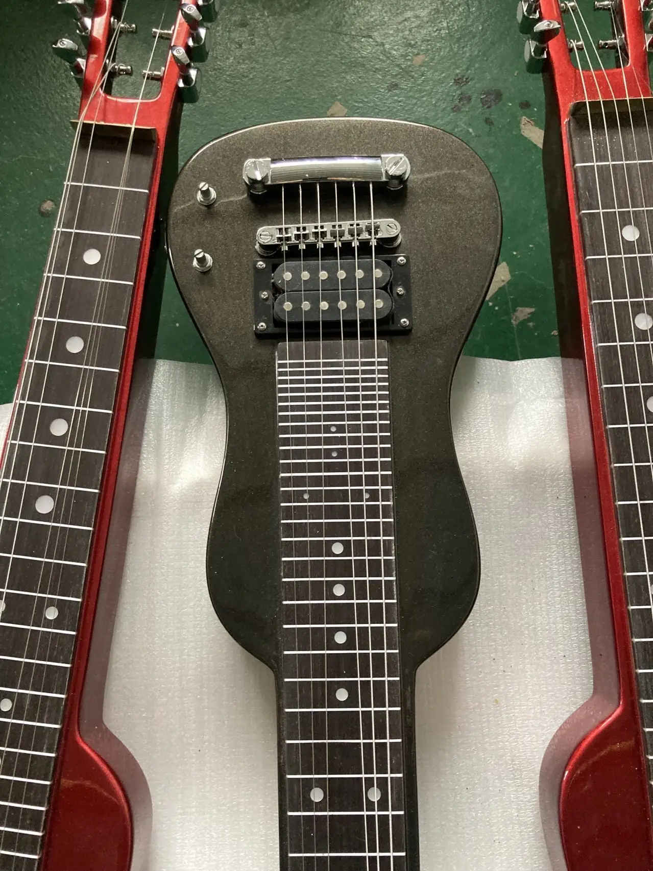 Electric Guitar 6 Strings Basswood Body Humbucker Pickup Glossy Finish Free Delivery
Electric Guitar 6 Strings Basswood Body Humbucker Pickup Glossy Finish Free Delivery