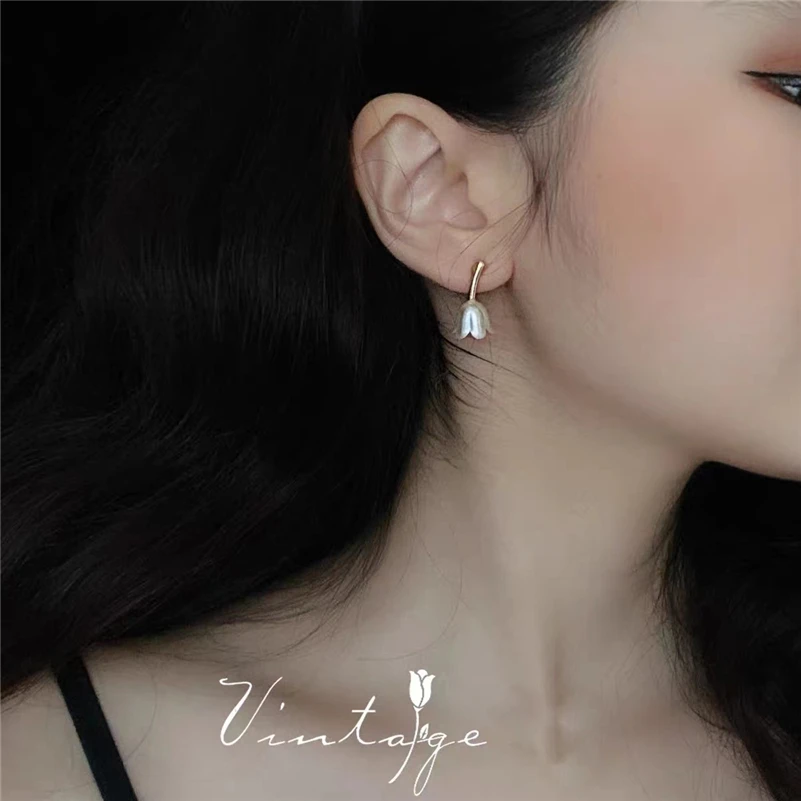 Simple Imitation Purple Tulip Stud Silver Tulip Flower Earrings For Female Temperament Earrings Wedding Original Fashion Jewelry
Simple Imitation Purple Tulip Stud Silver Tulip Flower Earrings For Female Temperament Earrings Wedding Original Fashion Jewelry