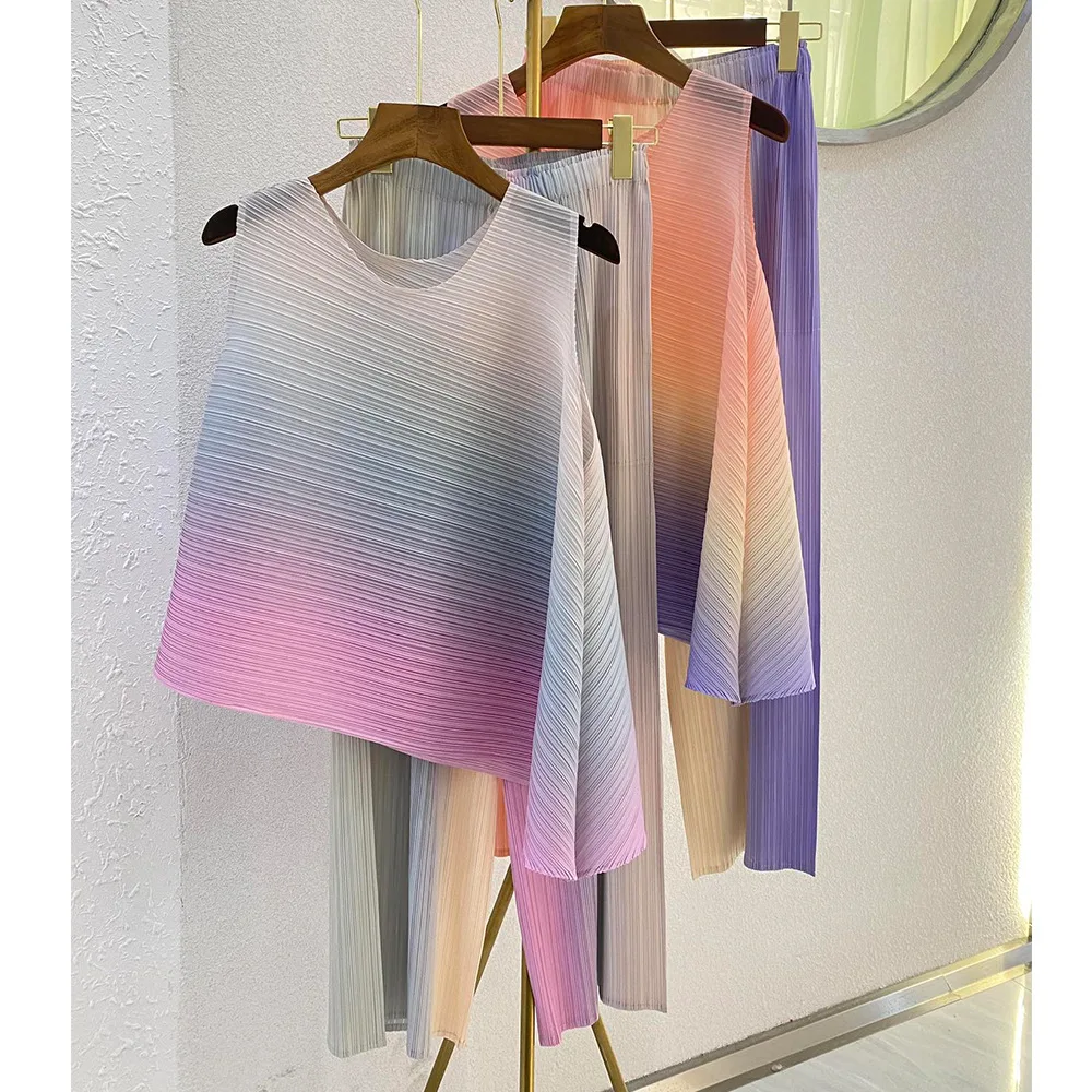Tops Straight-leg Pants Two-piece Sets Nine-point Ankle-length Women Suits Summer Sleeveless Shirt Folds Gradient Colors Bottom
Tops Straight-leg Pants Two-piece Sets Nine-point Ankle-length Women Suits Summer Sleeveless Shirt Folds Gradient Colors Bottom