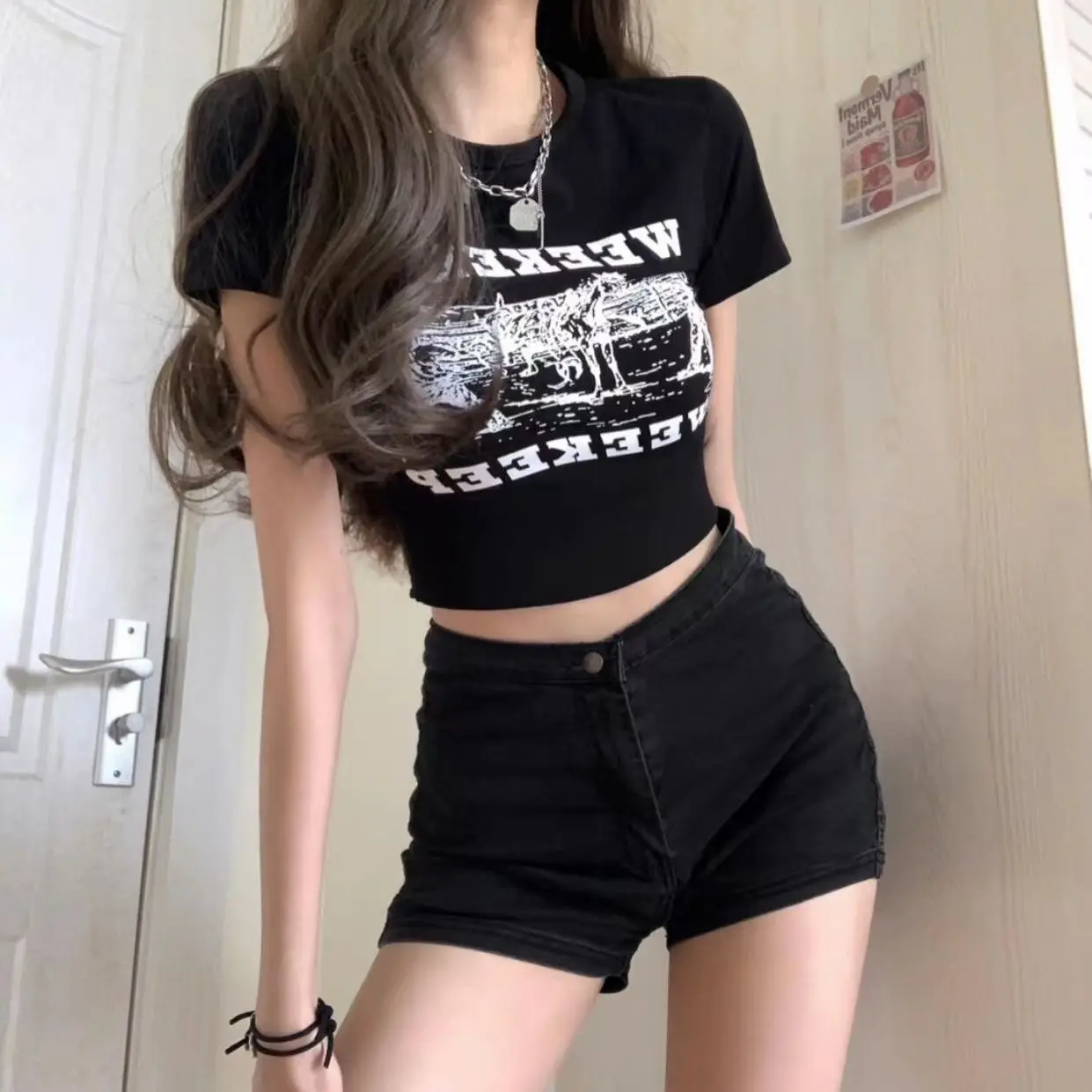 Y2k American Retro Hot Girl Short-sleeved T-shirt Women's 2022 Summer Printing Niche Slim Slimming Short Top Ins
Y2k American Retro Hot Girl Short-sleeved T-shirt Women's 2022 Summer Printing Niche Slim Slimming Short Top Ins