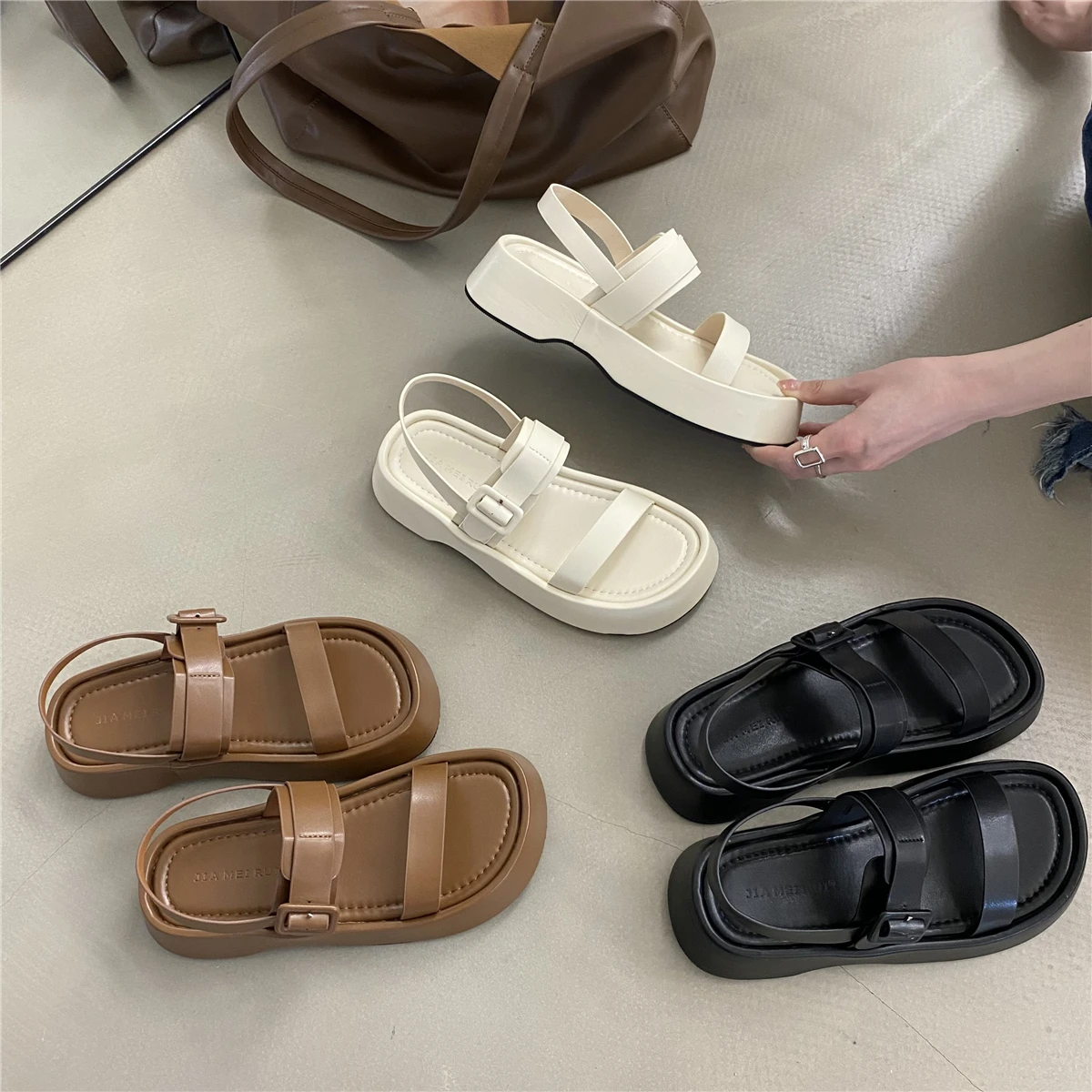 Women Flat Sandals Gladiator Open Toe Buckle Soft Jelly Sandals Female Black Casual Women's Flat Platform Beach Shoes Wholesale
Women Flat Sandals Gladiator Open Toe Buckle Soft Jelly Sandals Female Black Casual Women's Flat Platform Beach Shoes Wholesale
