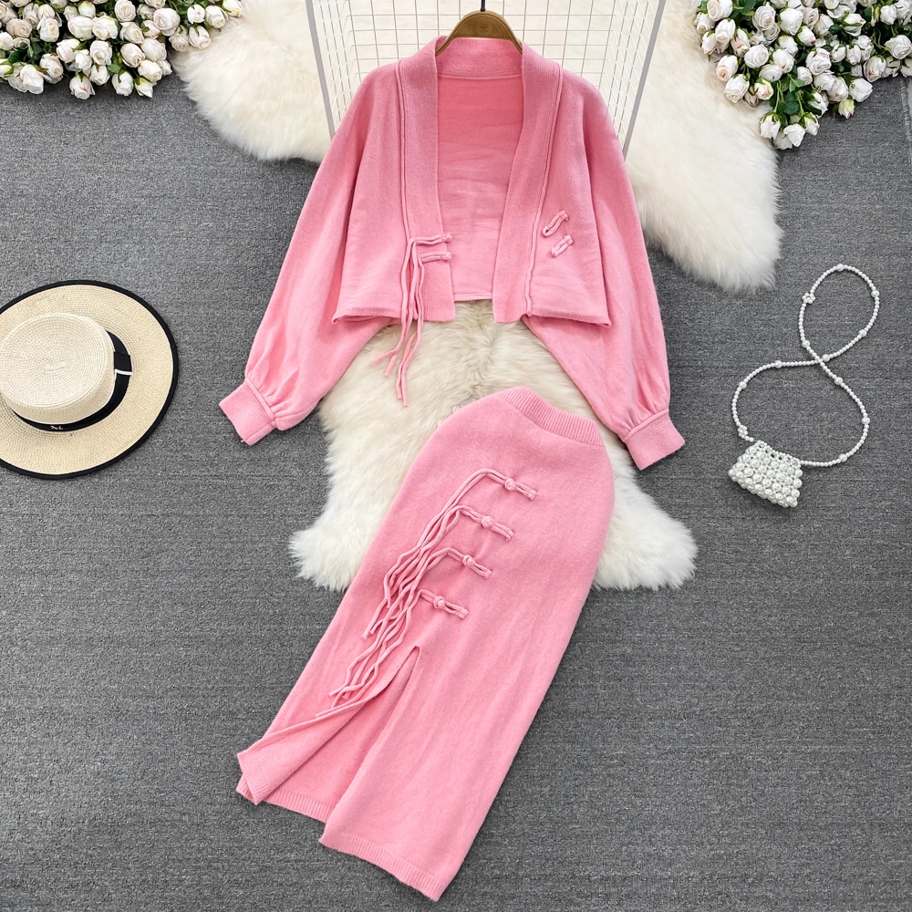 Женский трикотажный костюм в стиле ретро, кардиган на пуговицах с завышенной талией и юбка с разрезом на бедрах, модный костюм из двух предметов
Женский трикотажный костюм в стиле ретро, кардиган на пуговицах с завышенной талией и юбка с разрезом на бедрах, модный костюм из двух предметов