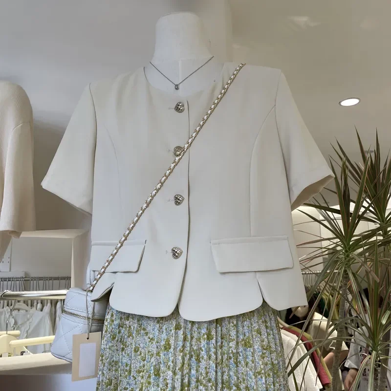Summer Korean literary and art small fresh Korean East Gate loose round neck love buckle temperament versatile blouse woman
Summer Korean literary and art small fresh Korean East Gate loose round neck love buckle temperament versatile blouse woman