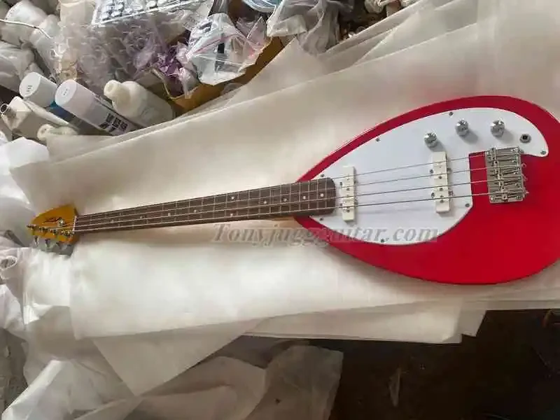 Rare 4 Strings Tear Drop Vox Phantom Salmon Red Electric Bass Guitar Chrome Hardawre, Rosewood Fingerboard
Rare 4 Strings Tear Drop Vox Phantom Salmon Red Electric Bass Guitar Chrome Hardawre, Rosewood Fingerboard