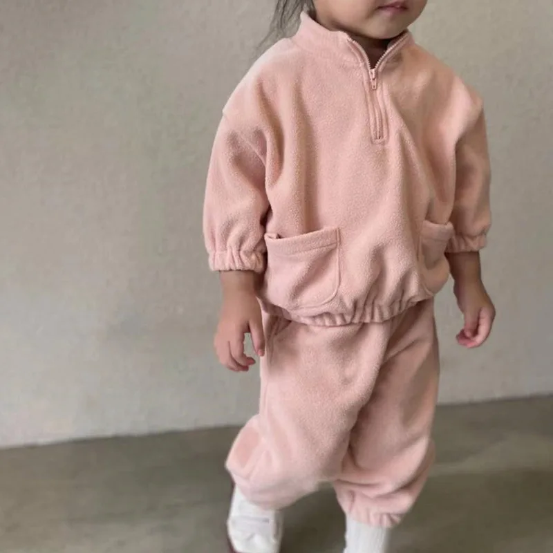 INS Children's New Winter Suit Stand Collarjacket Pants Thickened Fleece Casual Two-piece Set Baby Girls Pockets Outfits Autumn
INS Children's New Winter Suit Stand Collarjacket Pants Thickened Fleece Casual Two-piece Set Baby Girls Pockets Outfits Autumn