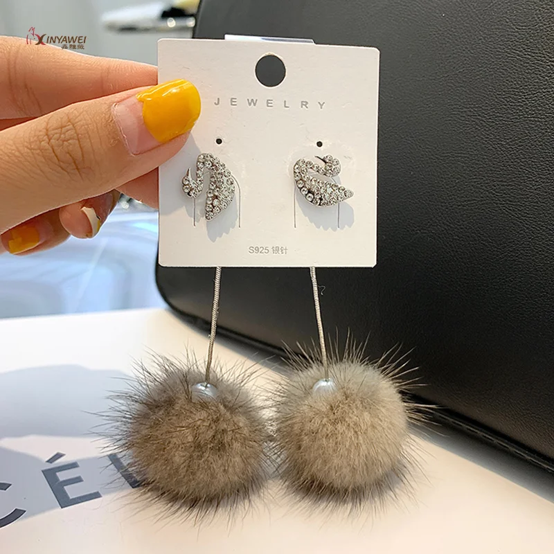 Women's Earrings Mink Fur Ball Pompom Long Drop Earrings For Women Soft Pom Pom Ear Dangle Jewelry Gift Trinket Free Shipping
Women's Earrings Mink Fur Ball Pompom Long Drop Earrings For Women Soft Pom Pom Ear Dangle Jewelry Gift Trinket Free Shipping