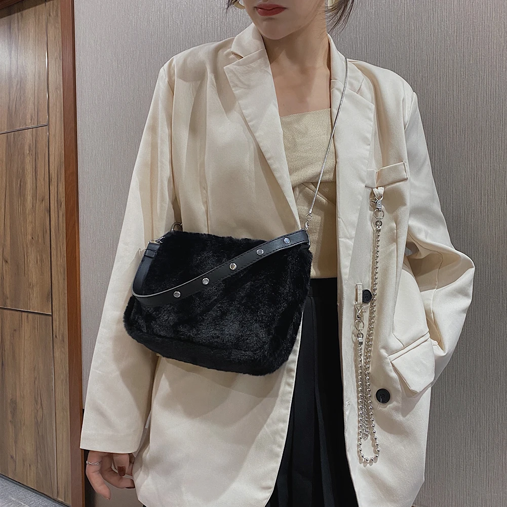 Simply Crossbody Bags Lady Chain Travel Small Handbags Plush Soft Fashion Underarm Shoulder Messenger Bag for Women 2020
Simply Crossbody Bags Lady Chain Travel Small Handbags Plush Soft Fashion Underarm Shoulder Messenger Bag for Women 2020