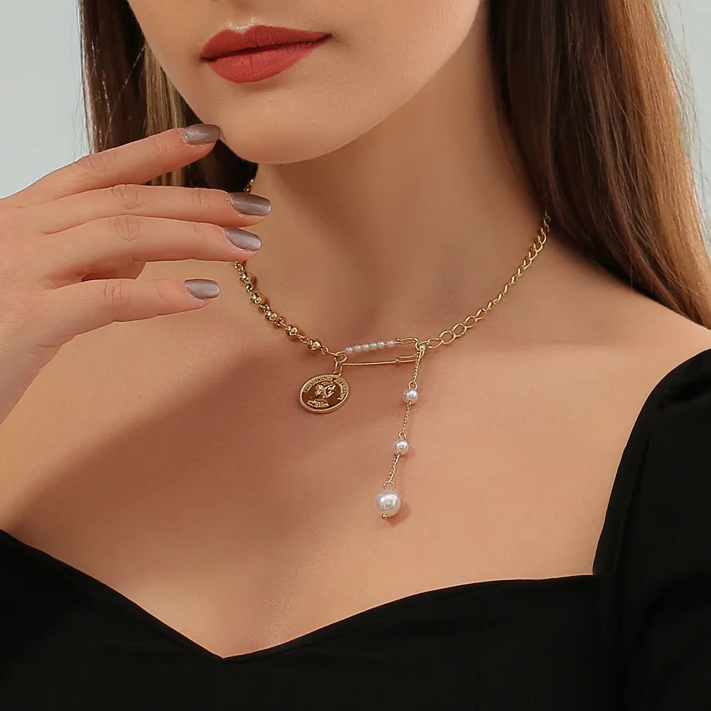 Aporola Metal Paper Clip Pearl Pendant Necklace Disc Clavicle Chain Neck Chain Necklace Fashion Women Jewelry Gift
Aporola Metal Paper Clip Pearl Pendant Necklace Disc Clavicle Chain Neck Chain Necklace Fashion Women Jewelry Gift