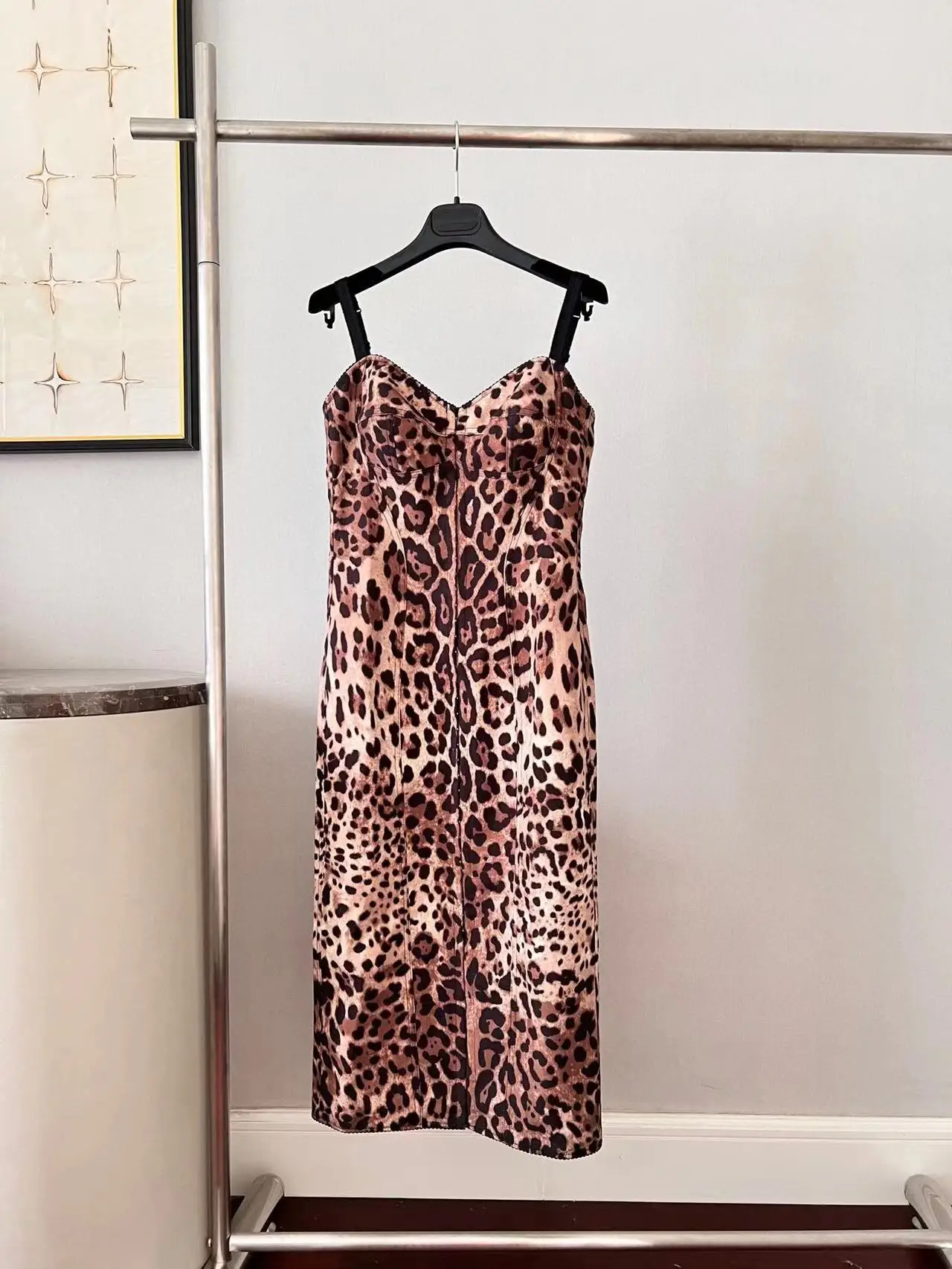 HIGH QUALITY Newest 2022 Holiday Fashion Runway Sexy Women's Spaghetti Strap Leopard Printed Long Midi Dress
HIGH QUALITY Newest 2022 Holiday Fashion Runway Sexy Women's Spaghetti Strap Leopard Printed Long Midi Dress
