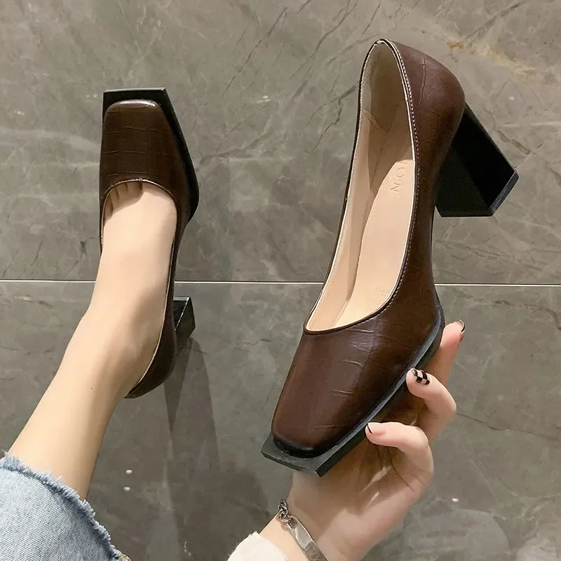 Women Fashion Sweet Black Patent Leather Round Toe Square Heel Pumps Lady Cute Beige Office Shoes Mujeres Tacones Altos H315
Women Fashion Sweet Black Patent Leather Round Toe Square Heel Pumps Lady Cute Beige Office Shoes Mujeres Tacones Altos H315