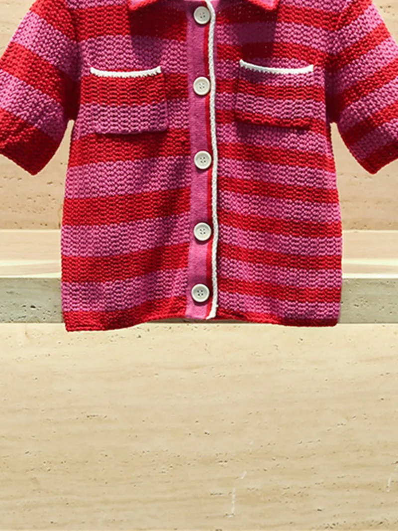 

Женский вязаный кардиган, однобортный свитер контрастных цветов в полоску с короткими рукавами и карманами, лето