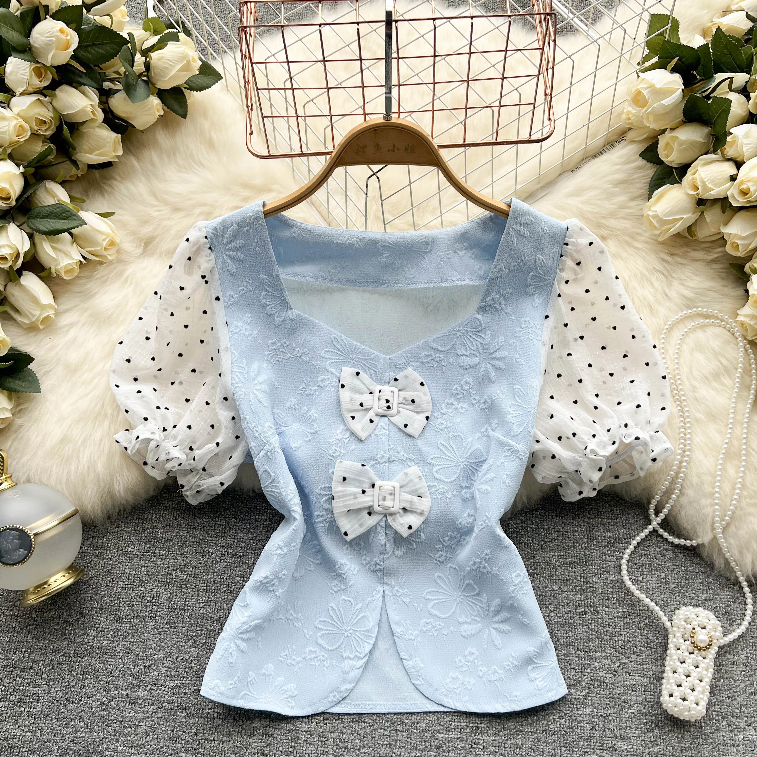 Женская блузка с коротким рукавом, облегающая короткая блузка в горошек с квадратным вырезом, корейский стиль, лето 2022, E563
Женская блузка с коротким рукавом, облегающая короткая блузка в горошек с квадратным вырезом, корейский стиль, лето 2022, E563