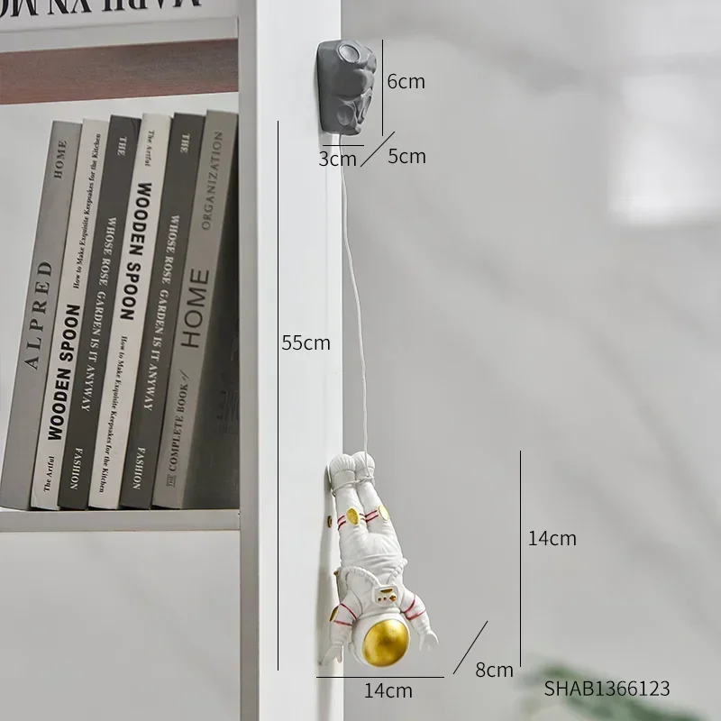 Статуя космонавта из канифоли
Статуя космонавта из канифоли