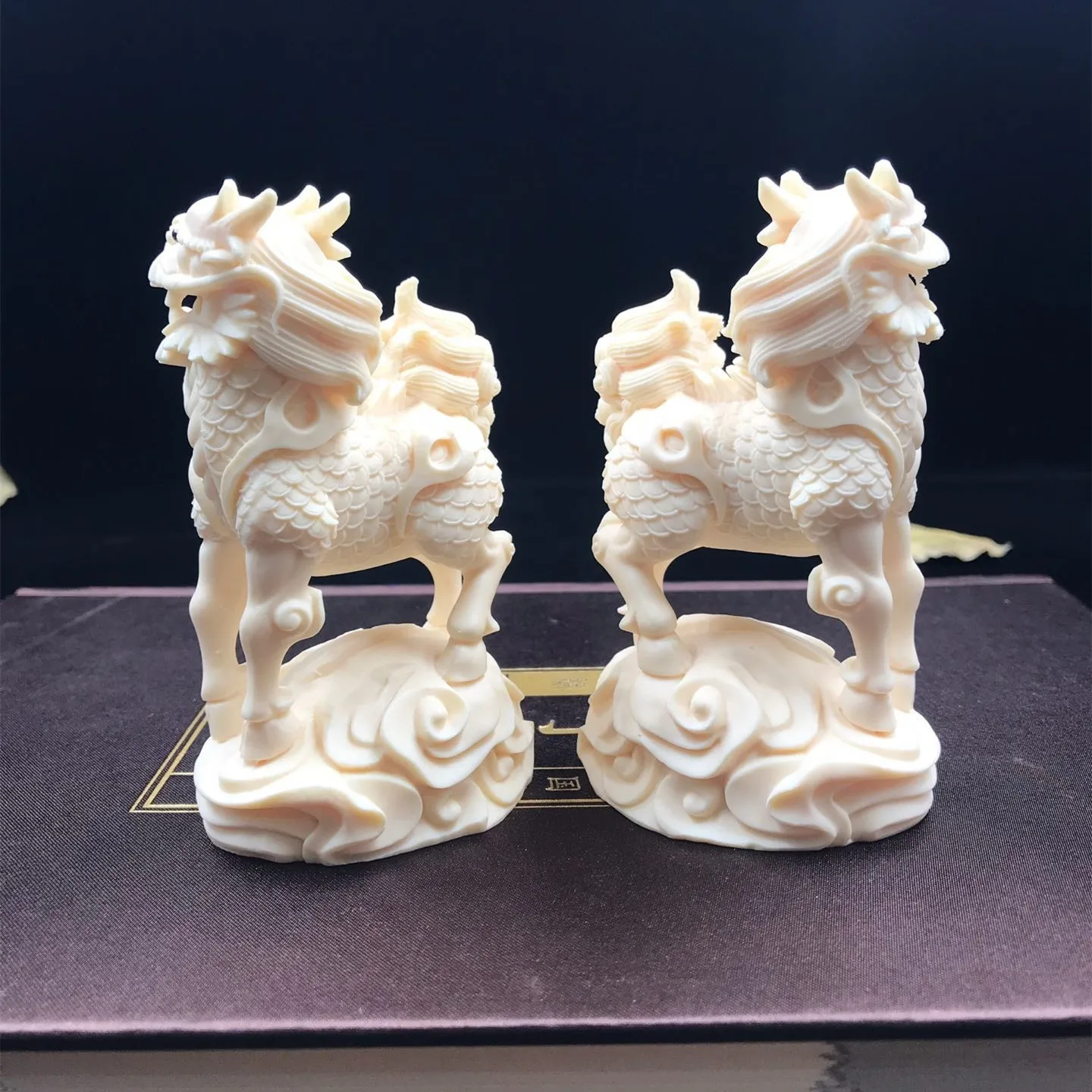 Carved Ivory Nut Unicorn Decorations a Pair of Home Living Room Office Decorations Car Decoration Crafts Craft Gift
Carved Ivory Nut Unicorn Decorations a Pair of Home Living Room Office Decorations Car Decoration Crafts Craft Gift