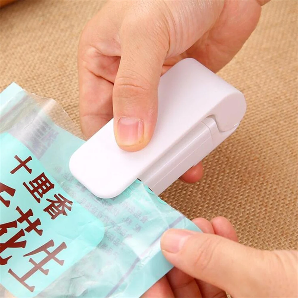 Portable Mini Sealer Home Heat Bag Plastic Food Snacks Bag Sealing Machine Food Packaging Kitchen Storage Bag Clips Wholesale
Portable Mini Sealer Home Heat Bag Plastic Food Snacks Bag Sealing Machine Food Packaging Kitchen Storage Bag Clips Wholesale