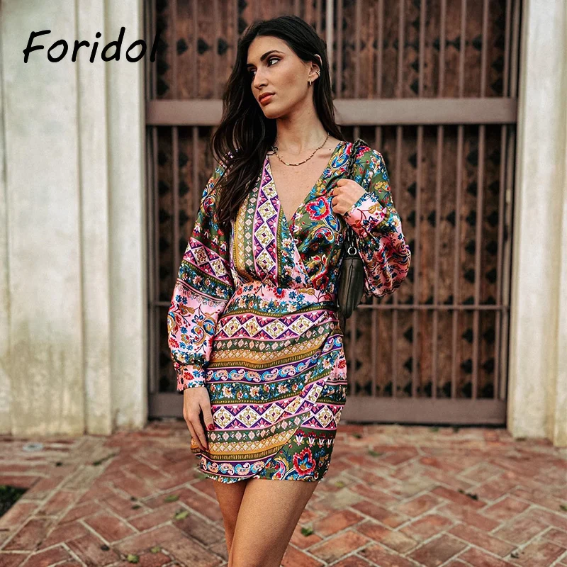 Женское Короткое атласное платье с длинным рукавом, с принтом «Ромбики» 
Женское Короткое атласное платье с длинным рукавом, с принтом «Ромбики»