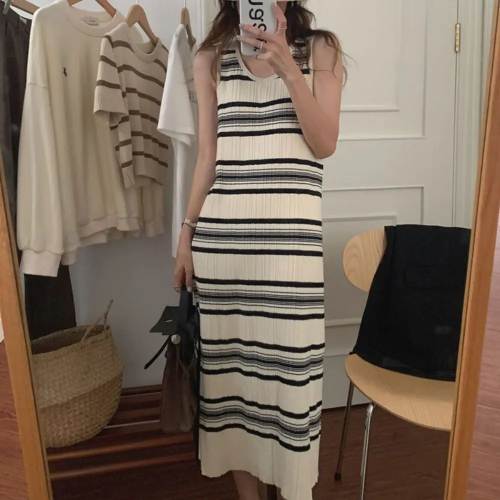 Spring Summer Chic Knit Sweater Dress Round Neck Women Loose Casual Contrast Color Stripe Design Sleeveless Ladies Tank Dress
Spring Summer Chic Knit Sweater Dress Round Neck Women Loose Casual Contrast Color Stripe Design Sleeveless Ladies Tank Dress