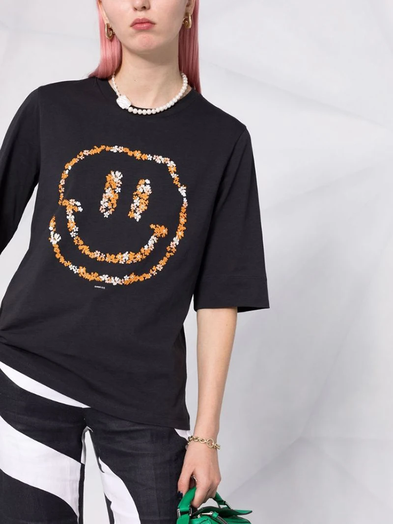 2022 Summer New High Quality Lovely Flowers Smiling Face Printing Loose Cotton O-Neck Black Short Sleeve T-Shirt Women's Top
2022 Summer New High Quality Lovely Flowers Smiling Face Printing Loose Cotton O-Neck Black Short Sleeve T-Shirt Women's Top