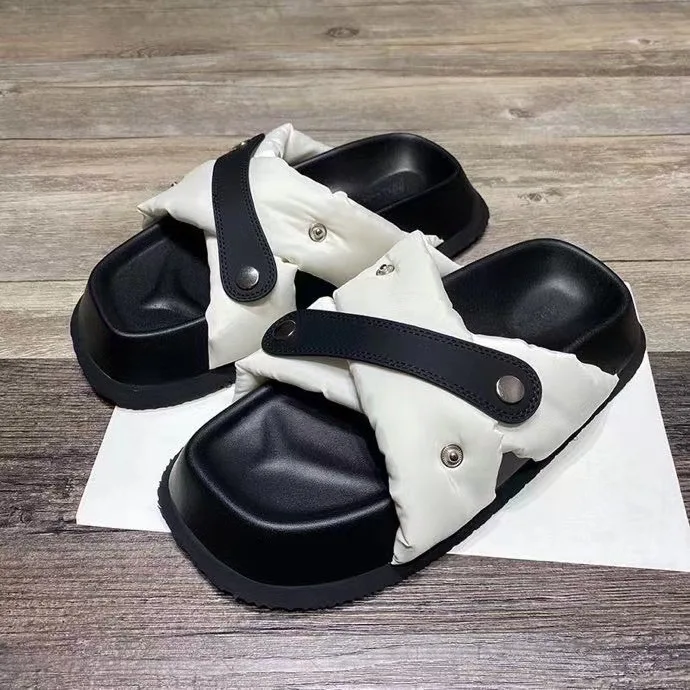 Thick-soled fashion sandals sponge cake 2022 summer new slippers women's outer wear beach shoes women's home sandals women
Thick-soled fashion sandals sponge cake 2022 summer new slippers women's outer wear beach shoes women's home sandals women