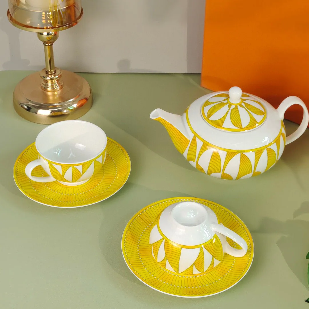 European Light Luxury Bone China Tea Cup Mater Cup Mug Mug Coffee Cup Couple Cup Club Office Afternoon Tea Cup Sunshine Gift Box
European Light Luxury Bone China Tea Cup Mater Cup Mug Mug Coffee Cup Couple Cup Club Office Afternoon Tea Cup Sunshine Gift Box