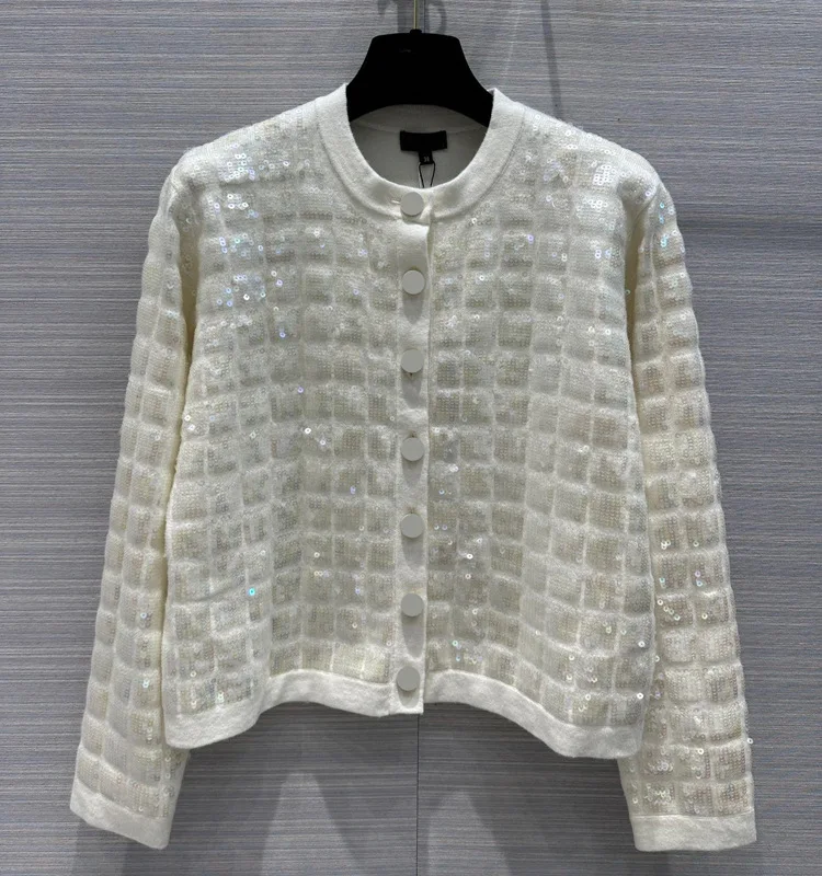 2023 кашемировый вязаный кардиган, элегантный клетчатый Блестящий вышитый свободный жакет, Топ 
2023 кашемировый вязаный кардиган, элегантный клетчатый Блестящий вышитый свободный жакет, Топ