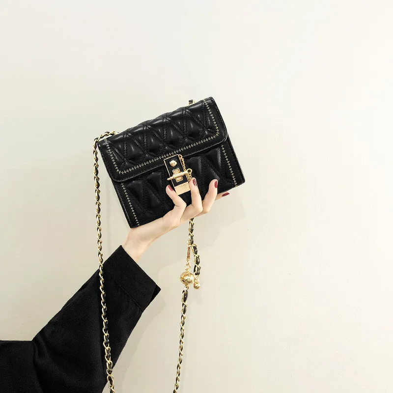 Mini Shoulder Bag For Women High Quality Diamond Lattice Chain Strap Square Crossbody Bag Luxury Trend Ladies Messenger Bag
Mini Shoulder Bag For Women High Quality Diamond Lattice Chain Strap Square Crossbody Bag Luxury Trend Ladies Messenger Bag