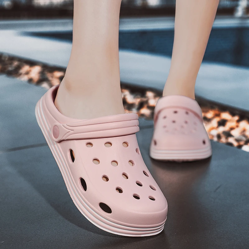 New Beach Women Clogs Thick Sole Sandal Couple Lightweight Thick Bottom Classic Waterproof Anti-Slip Women Slipper sandale femme
New Beach Women Clogs Thick Sole Sandal Couple Lightweight Thick Bottom Classic Waterproof Anti-Slip Women Slipper sandale femme
