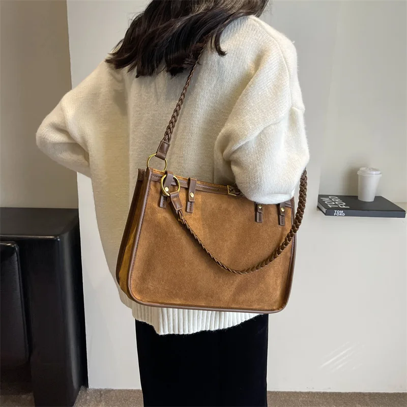 Winter Women's Handbags Trend 2023 Korean Pu Leather Shoulder Tote Bag for Woman High Quality Large Fashion Designer Female Work
Winter Women's Handbags Trend 2023 Korean Pu Leather Shoulder Tote Bag for Woman High Quality Large Fashion Designer Female Work