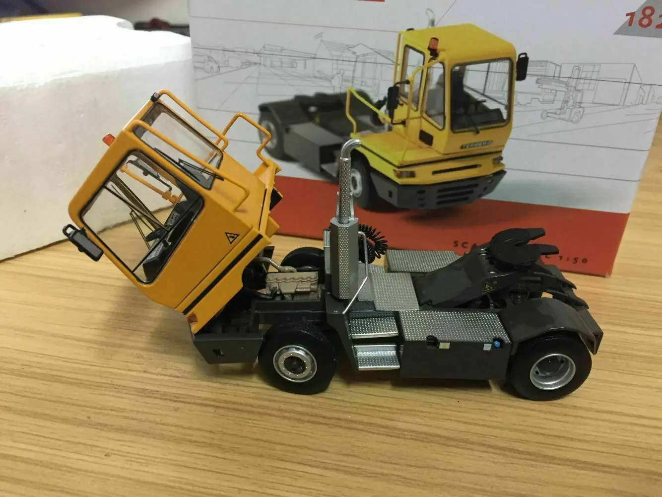 Редкий! Модель грузовика литье под давлением Terberg Special Cars YT 182, масштаб 1/50
Редкий! Модель грузовика литье под давлением Terberg Special Cars YT 182, масштаб 1/50