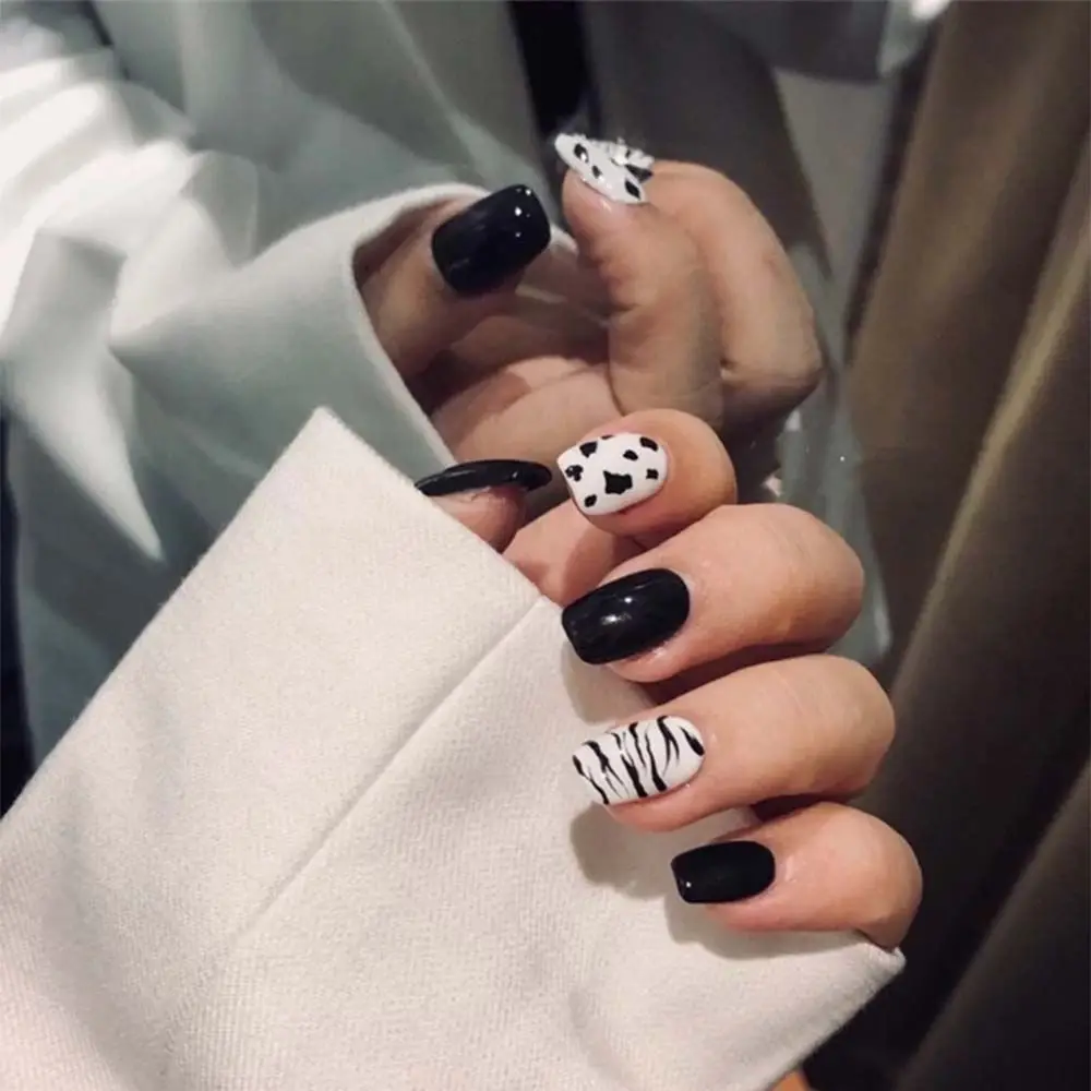 24Pcs/Box Wearable Removable Irregular Checkerboard Gold Line Nail Stickers Net Red Full Coverage Artificial Fake Nails
24Pcs/Box Wearable Removable Irregular Checkerboard Gold Line Nail Stickers Net Red Full Coverage Artificial Fake Nails